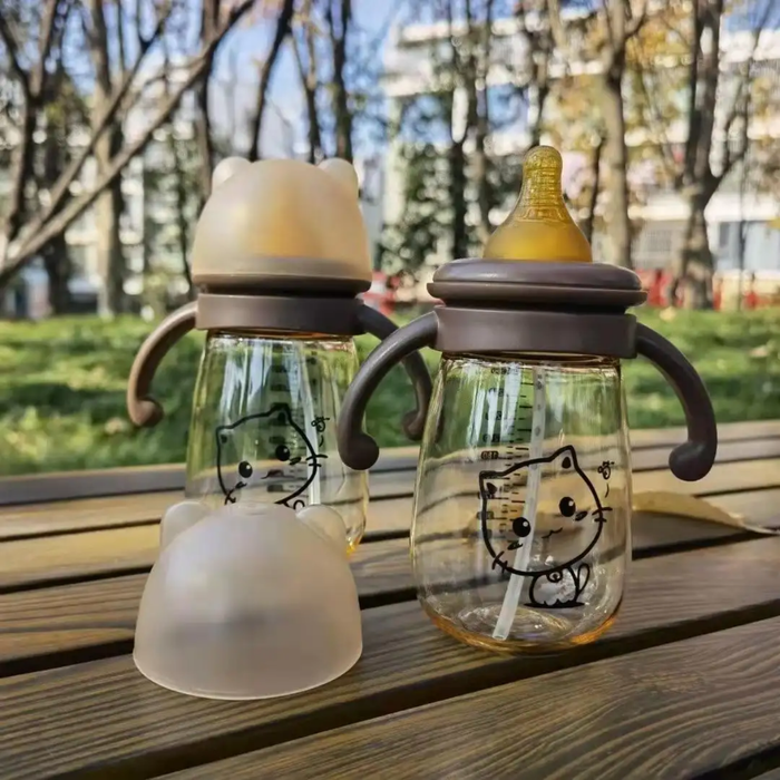 Customized Bpa Free Newborn 240/300ml Baby Feeding Bottle Cartoon Milk Bottle With Straw Handle Silicone Nipple PC+PP