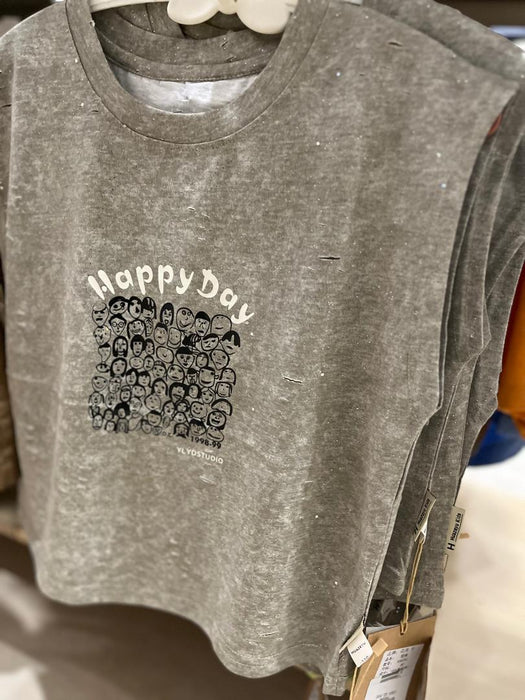 Sleeveless T-shirt