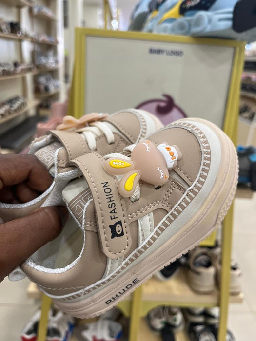 Autumn New Children's Shoes Boys Soft Sole Sports Shoes Korean Version of Bear Decoration Girls Casual Cartoon Board Shoes