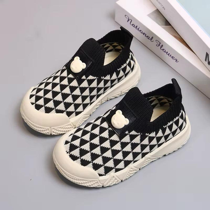 Children's sports shoes new boys& girls soft soled anti-slip breathable student board shoes